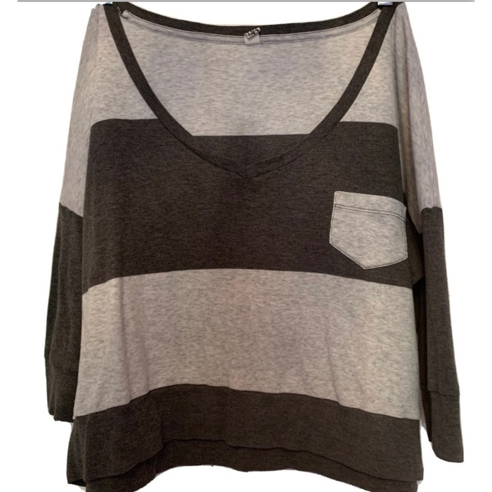 TNA/Aritzia Striped 3/4 Sleeve V Neck Shirt